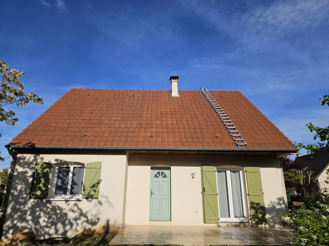 Démoussage de toiture à Marsannay‑la‑Côte (Côte‑d’Or)