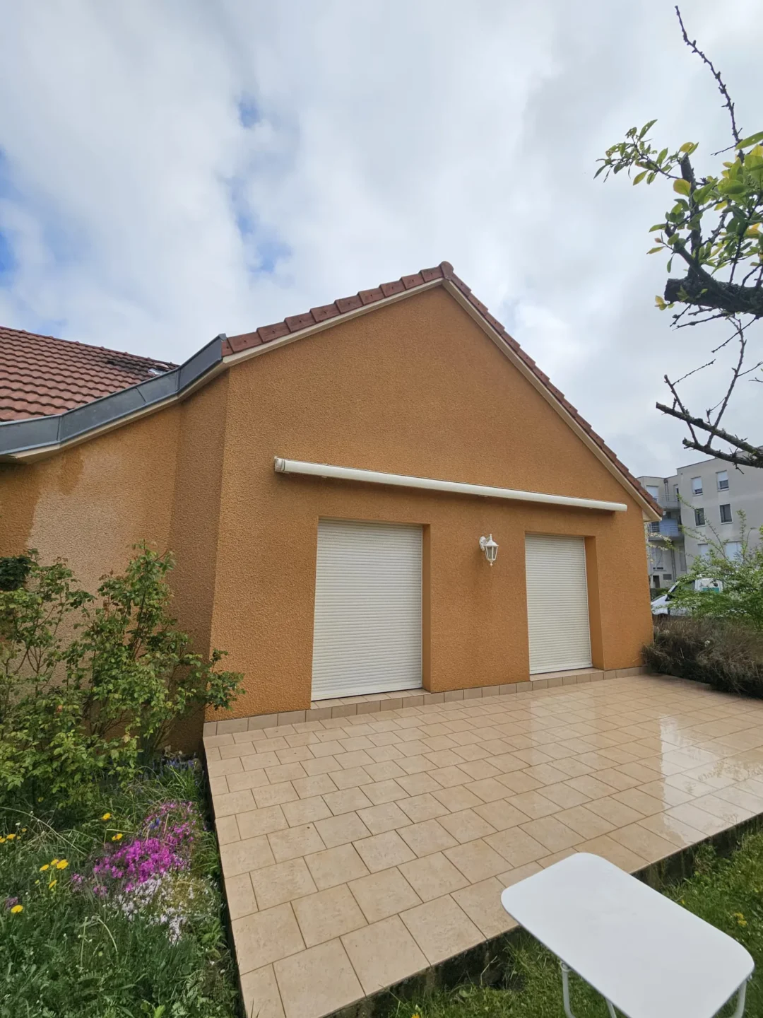 Nettoyage et traitement de façade à Quetigny (Côte‑d’Or)